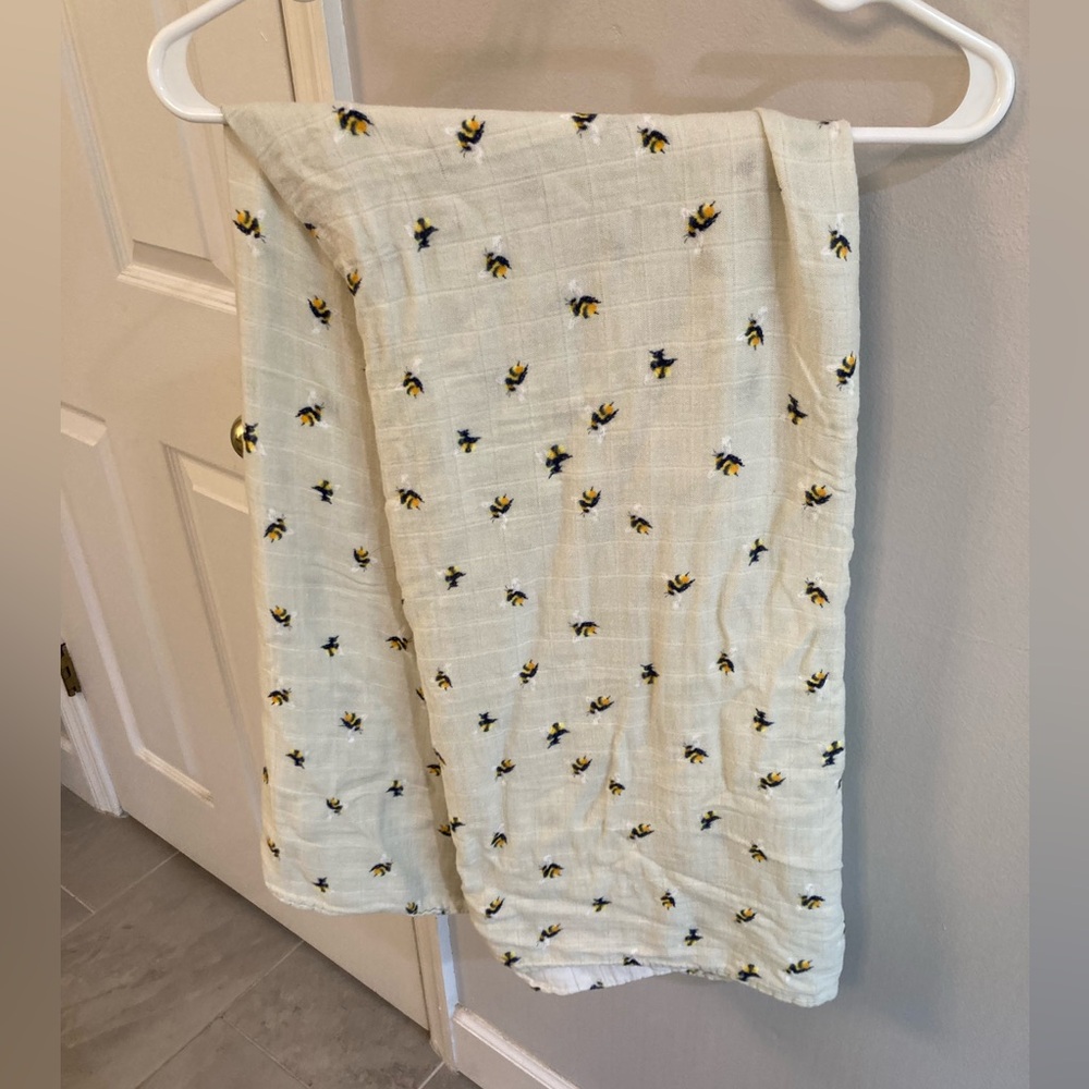 Milkbarn baby receiving blanket Bee pattern bamboo cotton blend